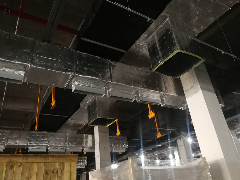 车间中央空调风管安装1